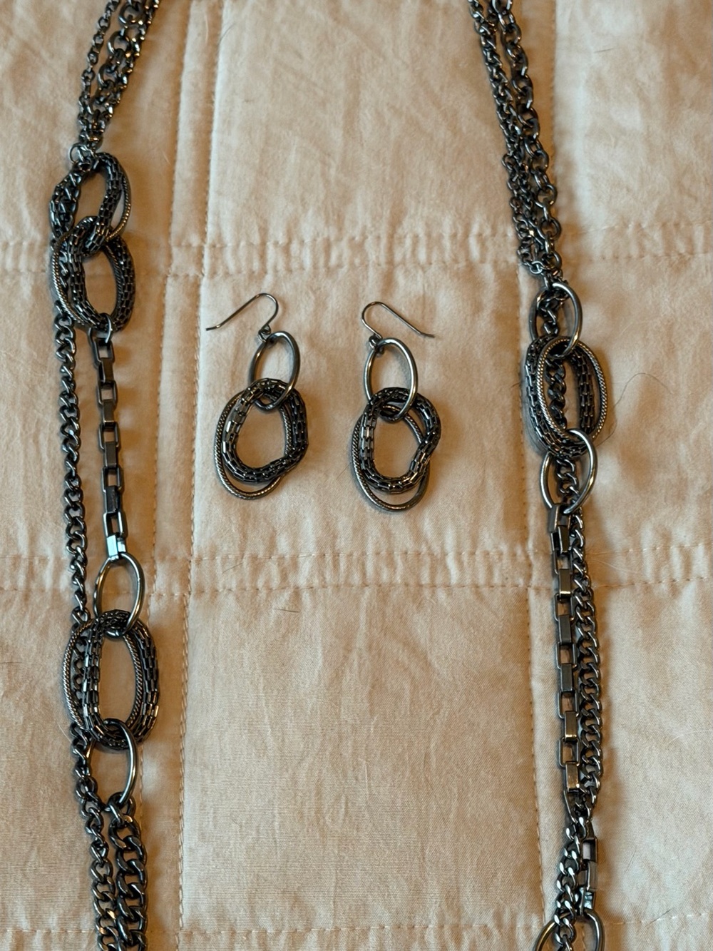 Premier Designs Gunmetal Interlocking Oval Necklace and Earring Set